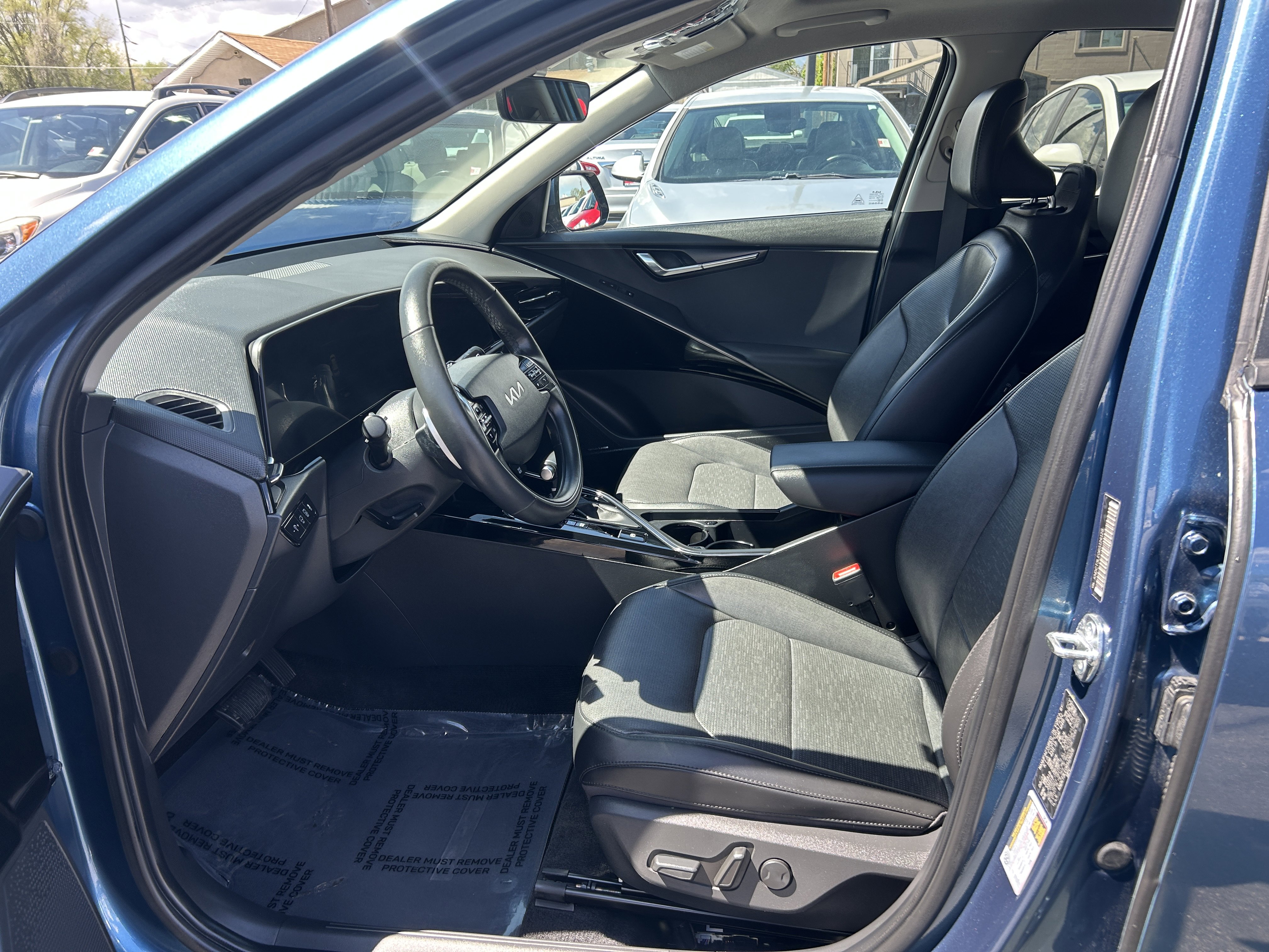 Used 2024 Kia Niro SX image 12