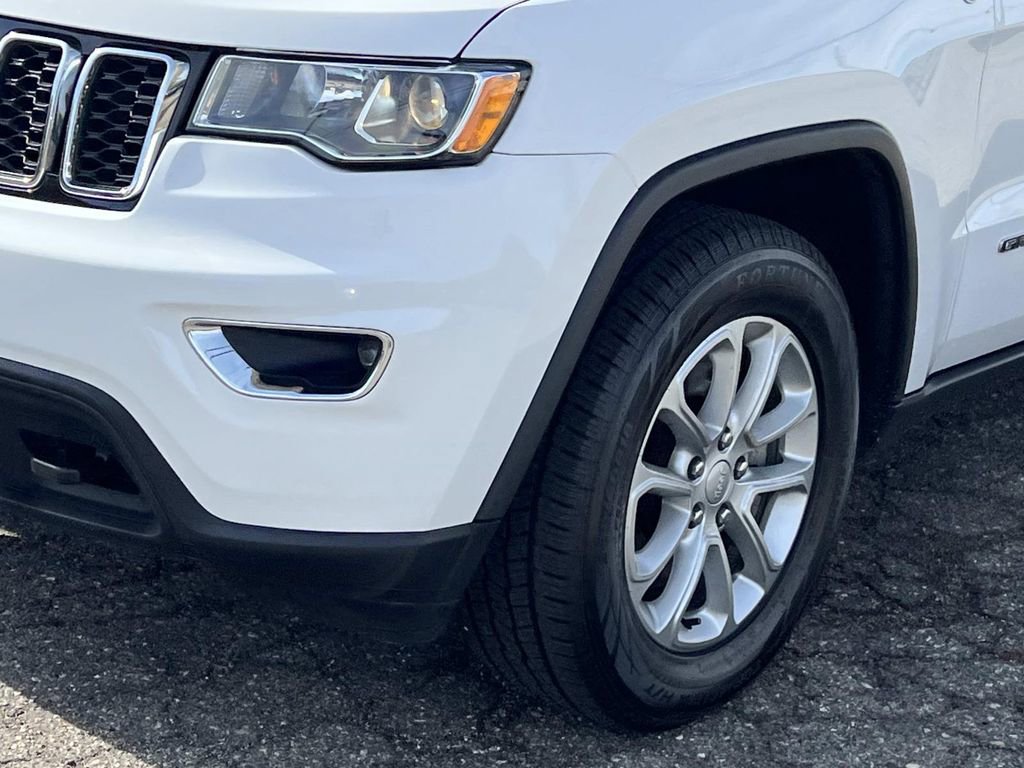 Used 2021 Jeep Grand Cherokee Laredo AWD/4WD image 8