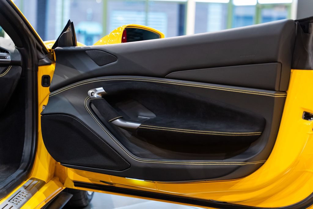 Certified 2021 Ferrari F8 Tributo RWD image 44