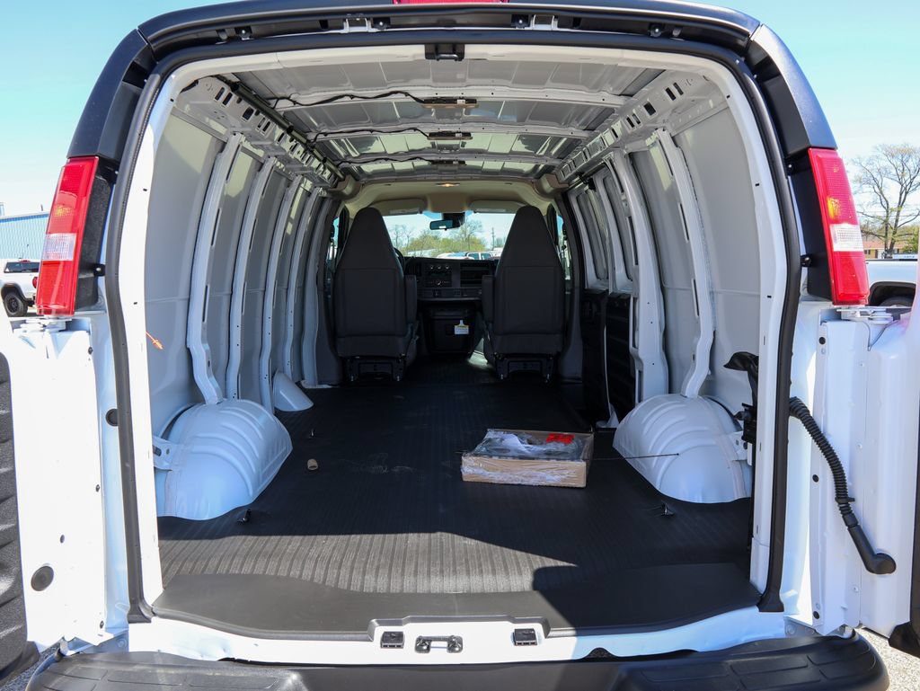 New 2026 GMC Savana 2500 w/ Driver Convenience Package RWD image 5