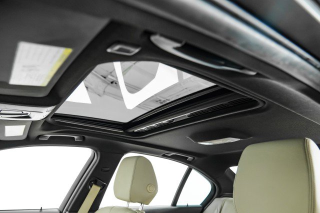 Used 2018 BMW 330e image 30