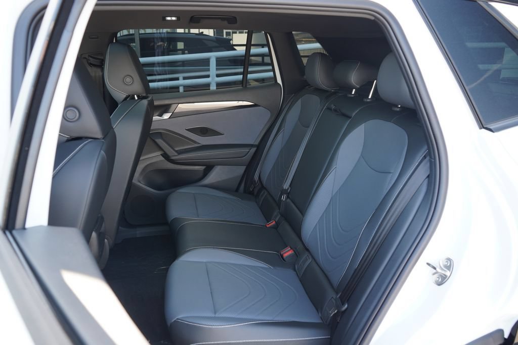 New 2026 Volkswagen Tiguan SE R-Line FWD image 7