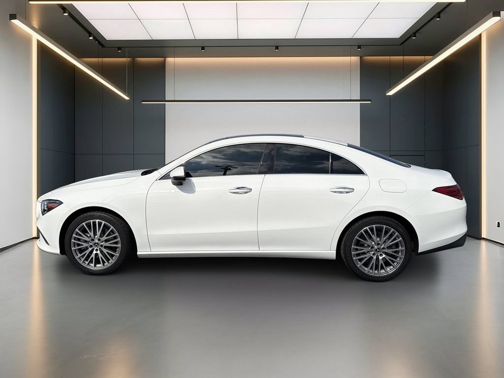Used 2022 Mercedes-Benz CLA 250 4MATIC image 2