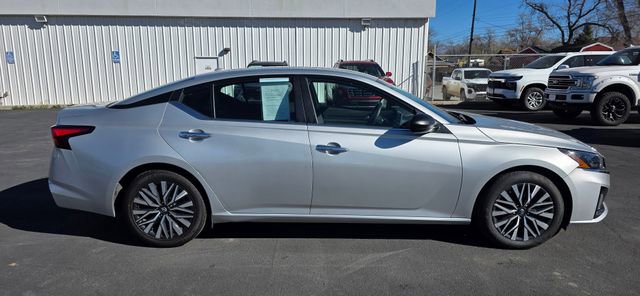 Used 2024 Nissan Altima 2.5 SV image 6