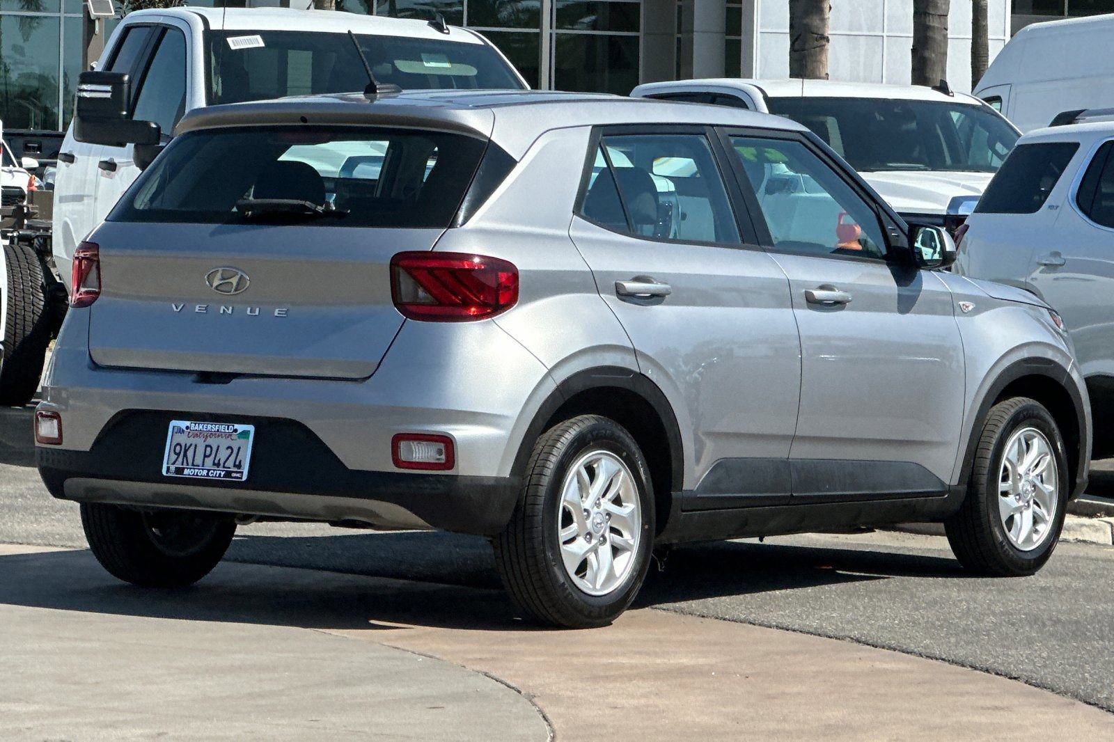 Used 2024 Hyundai Venue SE image 4