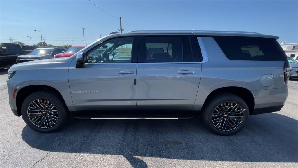 New 2025 Chevrolet Suburban Premier image 7