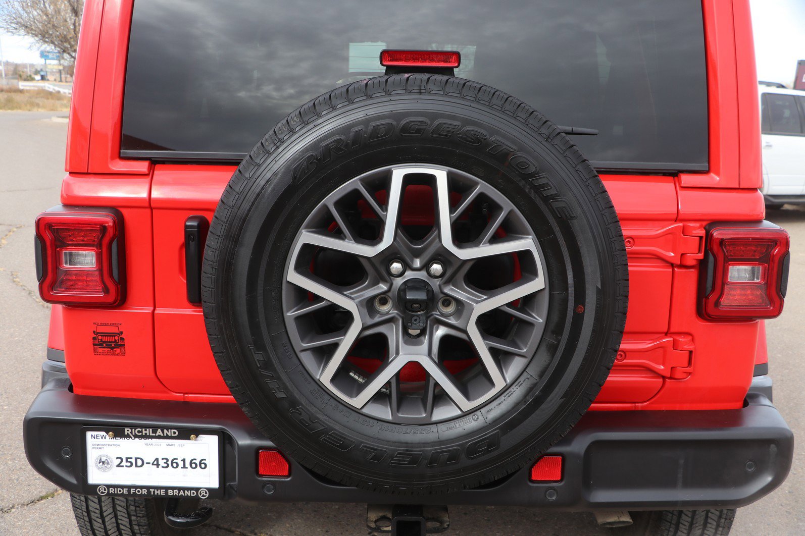 Used 2024 Jeep Wrangler Sahara w/ Technology Group image 6