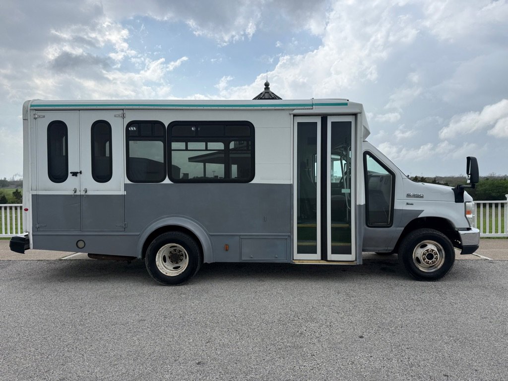 Used 2015 Ford E-350 and Econoline 350 Super Duty image 4