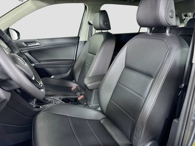 Certified 2020 Volkswagen Tiguan SE w/ Panoramic Sunroof Package AWD/4WD image 23