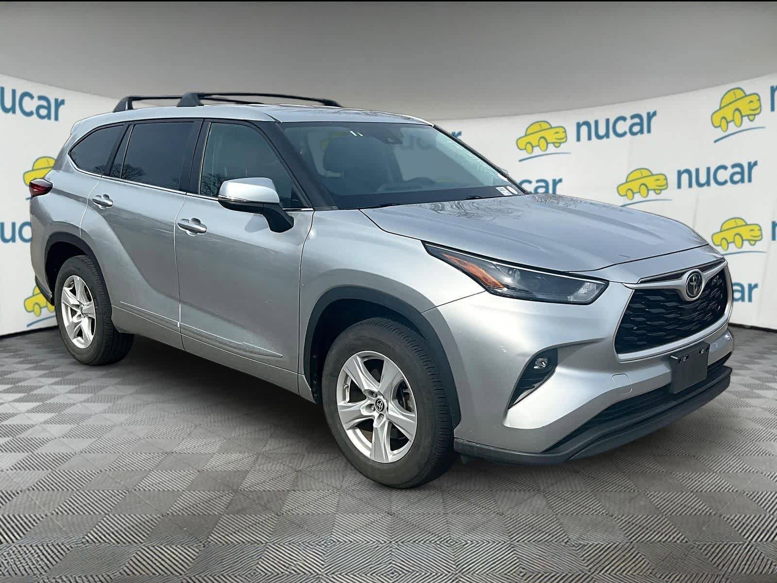 Used 2023 Toyota Highlander LE FWD image 1