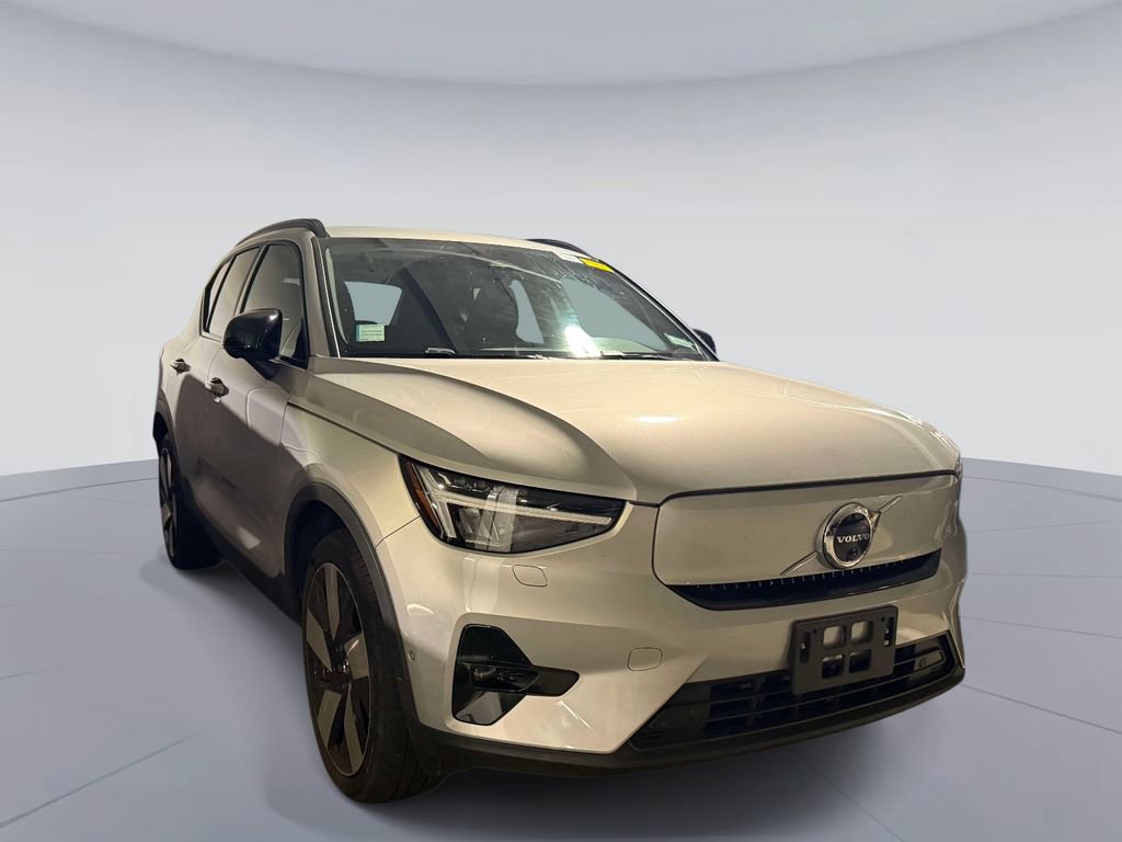 Used 2023 Volvo XC40 Recharge Plus w/ Protection Package Premier AWD/4WD image 3