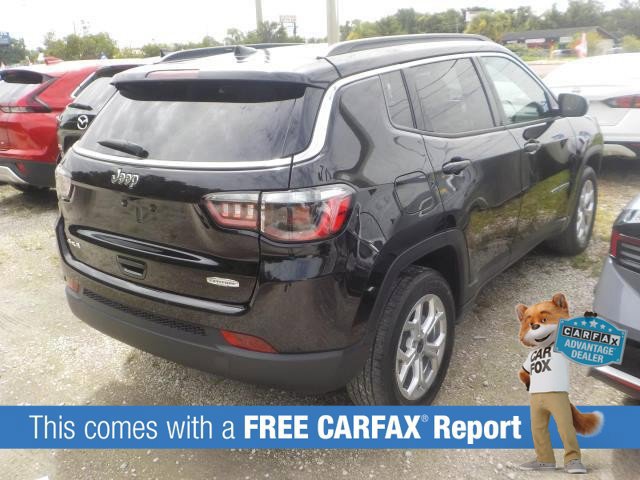 Used 2025 Jeep Compass Latitude w/ Sun & Sound Group AWD/4WD image 2