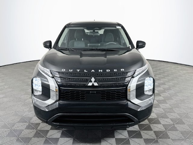 Used 2022 Mitsubishi Outlander ES FWD image 2
