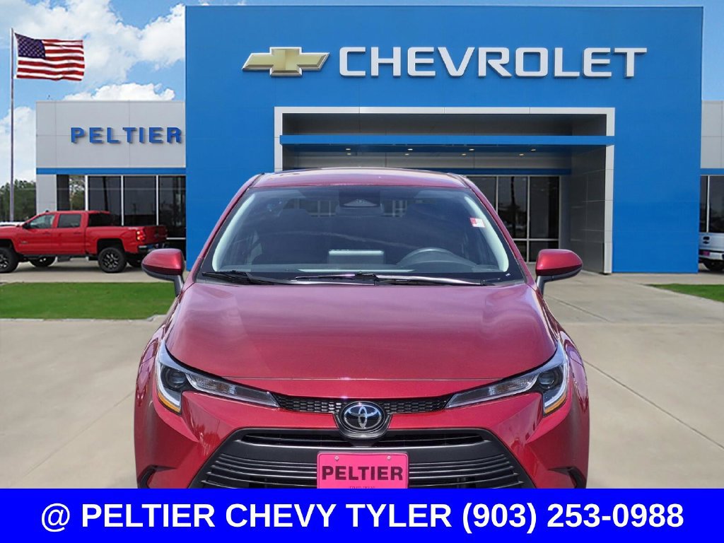 Used 2025 Toyota Corolla LE FWD image 2