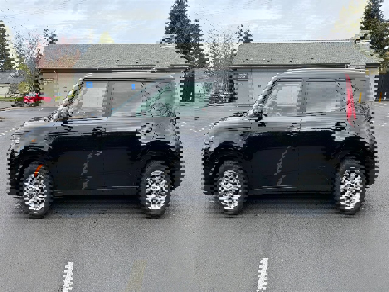 Used 2022 Kia Soul LX w/ Technology Package image 4