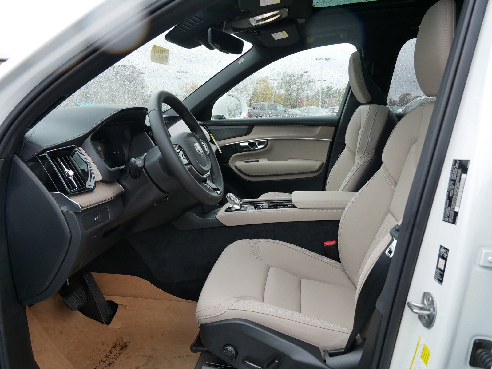 New 2026 Volvo XC90 B6 Plus w/ Protection Package Premier image 5