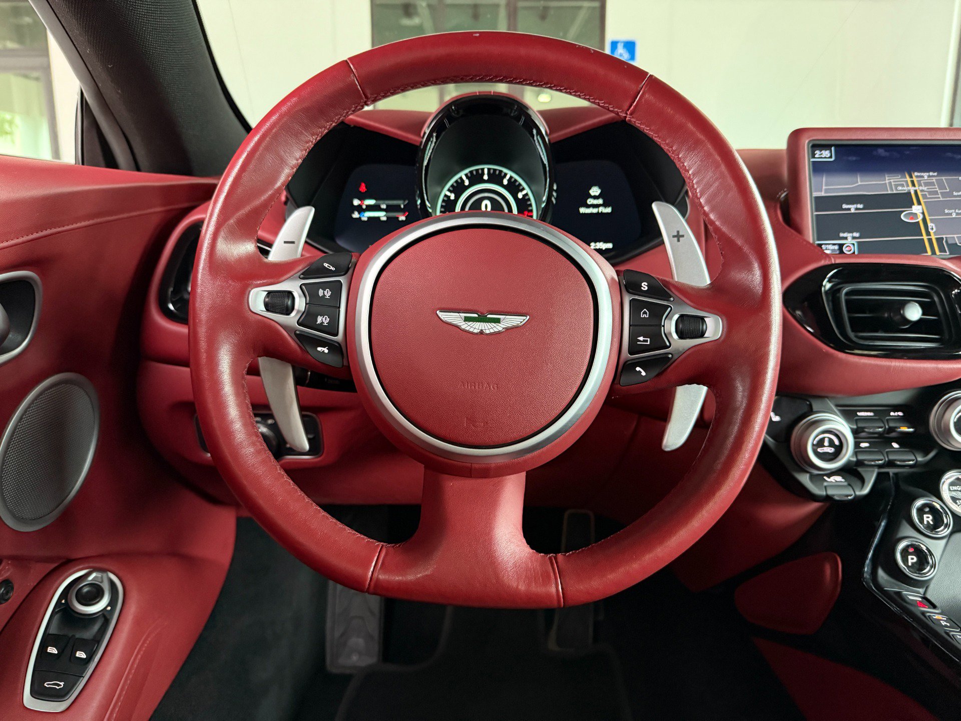 Used 2023 Aston Martin V8 Vantage Coupe image 29