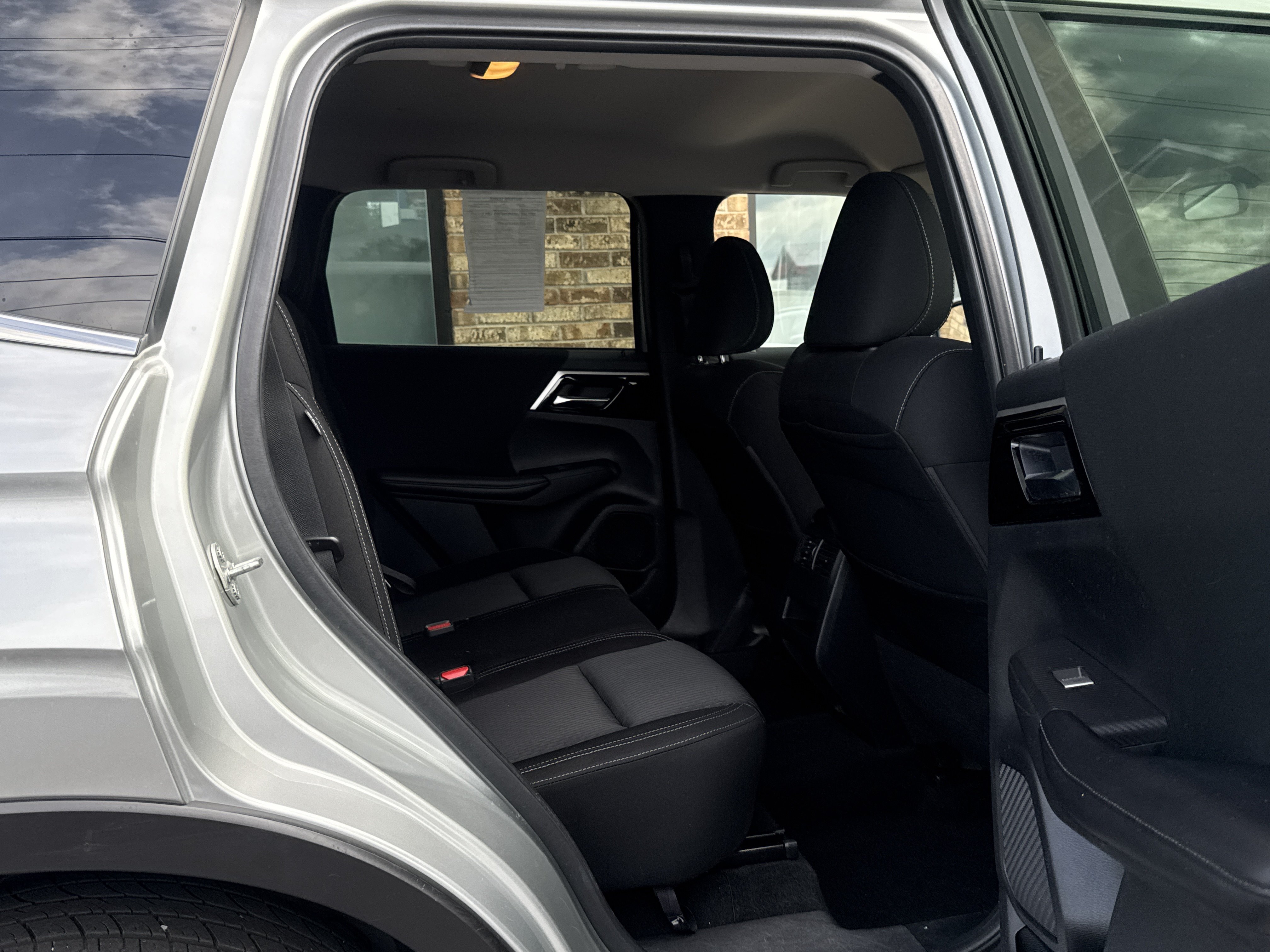 Used 2022 Mitsubishi Outlander ES AWD/4WD image 14