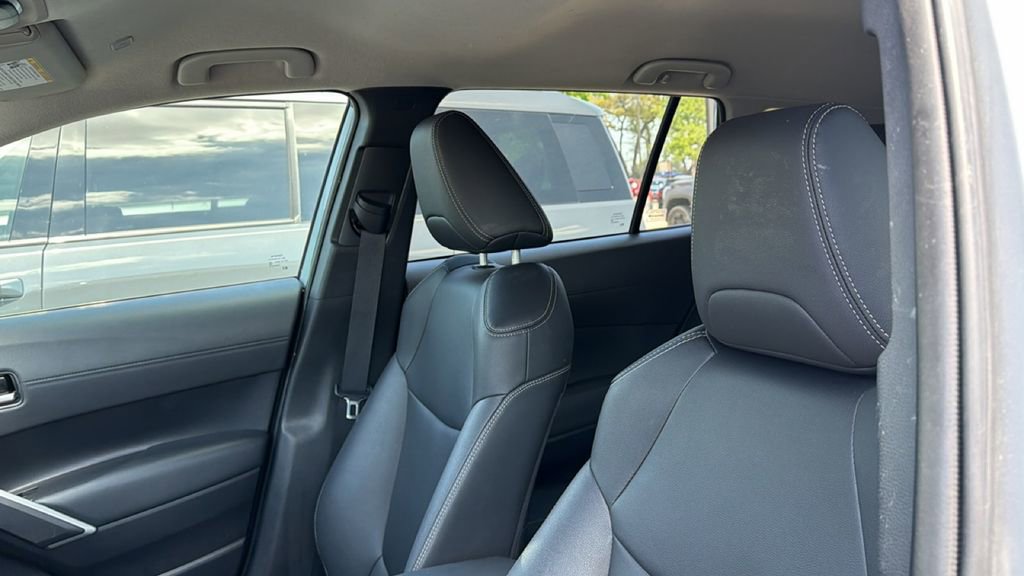 Certified 2025 Toyota Corolla Cross XLE image 10