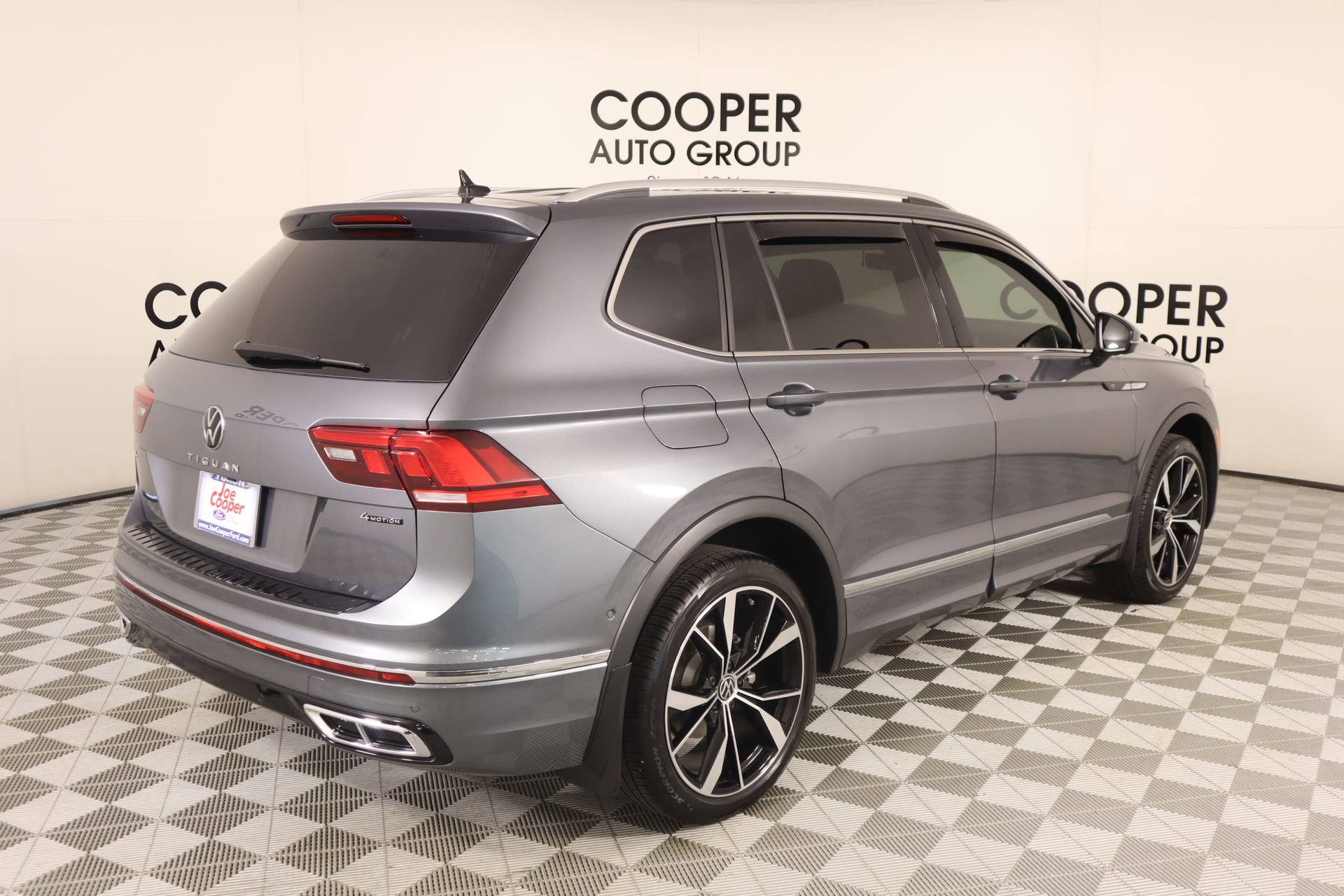 Used 2024 Volkswagen Tiguan SEL R-Line image 21