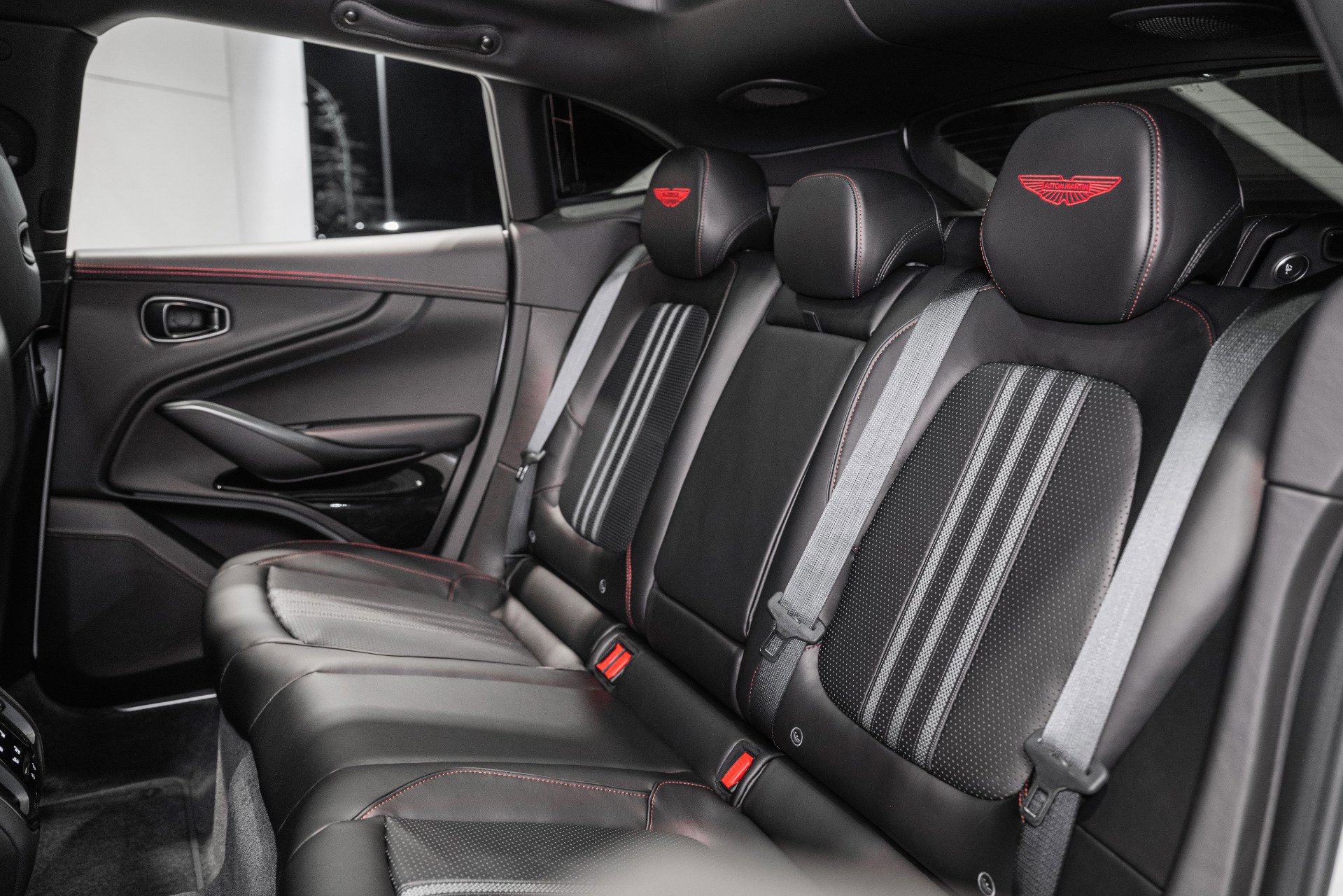 New 2026 Aston Martin DBX 707 image 16