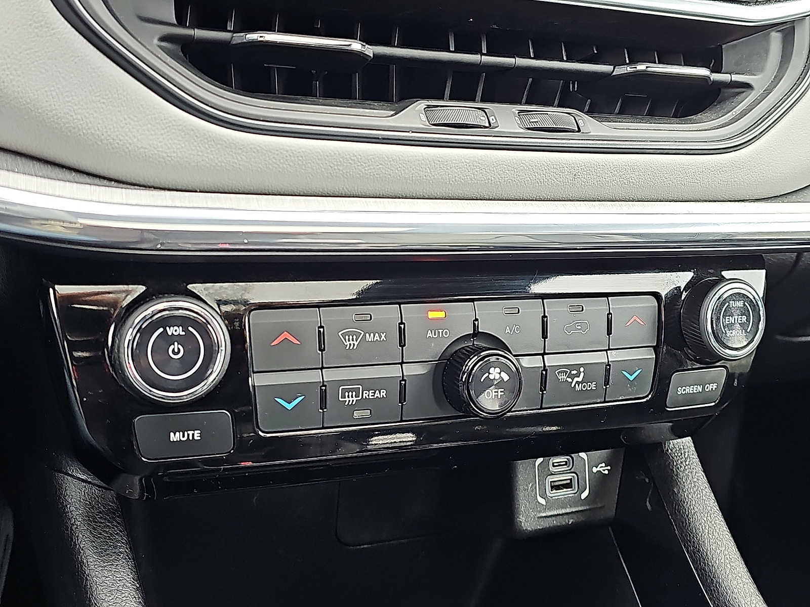 Used 2023 Jeep Compass Limited w/ Sun and Sound Group image 17