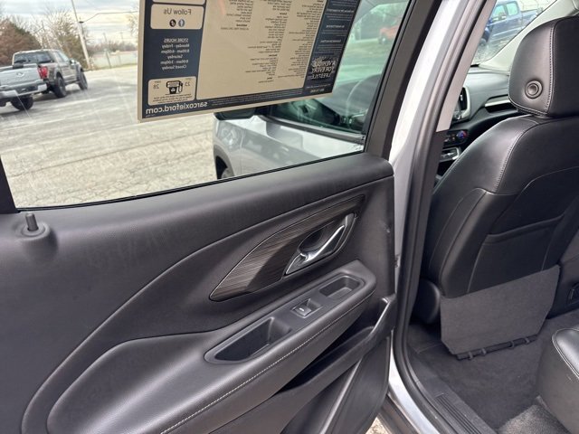 Used 2024 GMC Terrain SLT image 21