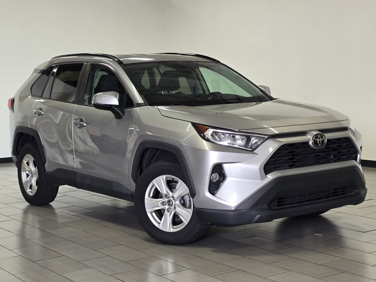 Certified 2021 Toyota RAV4 XLE w/ Carpet Mat Package (TMS) AWD/4WD image 2