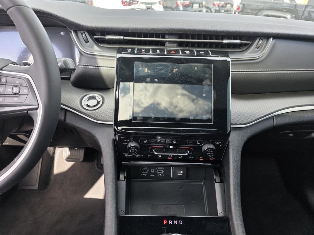 Certified 2025 Jeep Grand Cherokee Altitude image 27