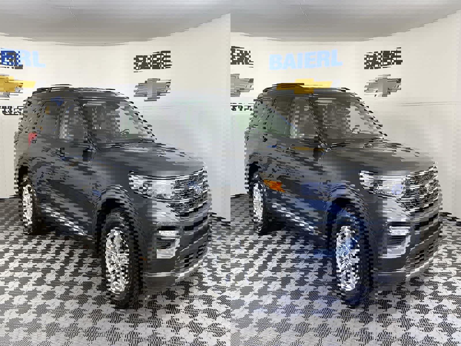 Used 2022 Ford Explorer XLT w/ Equipment Group 202A image 7