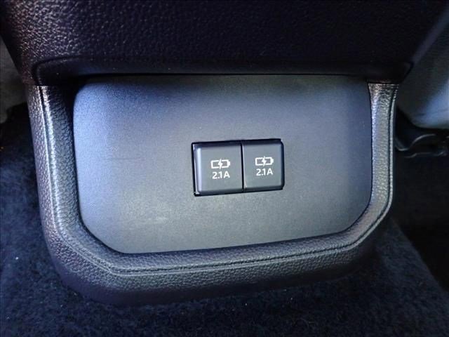 Used 2021 Toyota Highlander L image 11