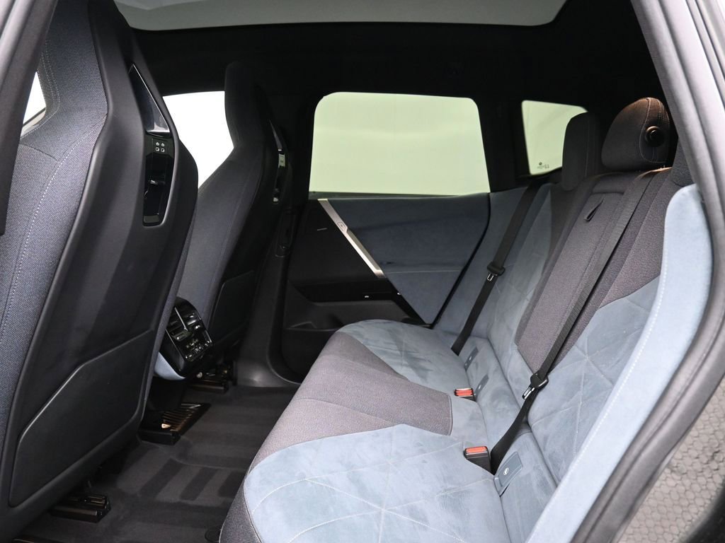 Used 2023 BMW iX xDrive50 w/ Ultimate Package 2 image 21