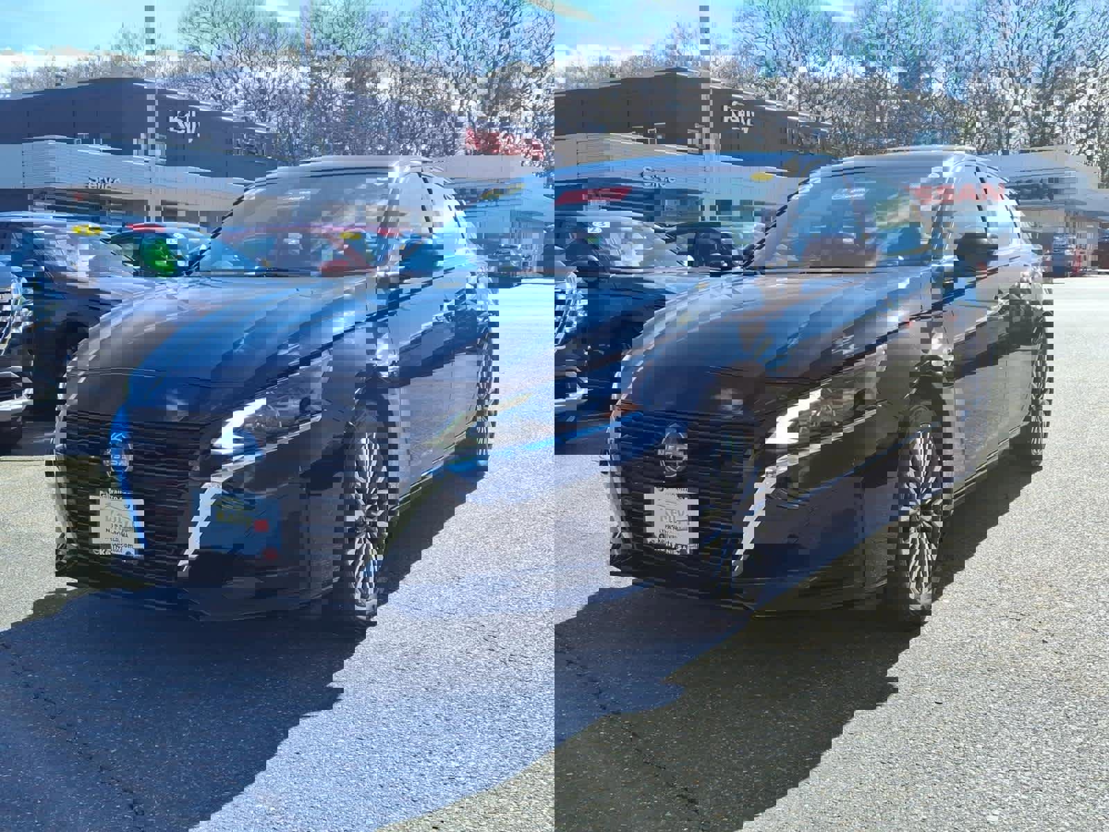 Used 2024 Nissan Altima 2.5 SV w/ SV Premium Package image 1