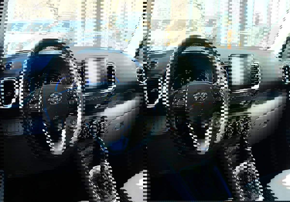 Used 2024 Hyundai Venue SEL image 39