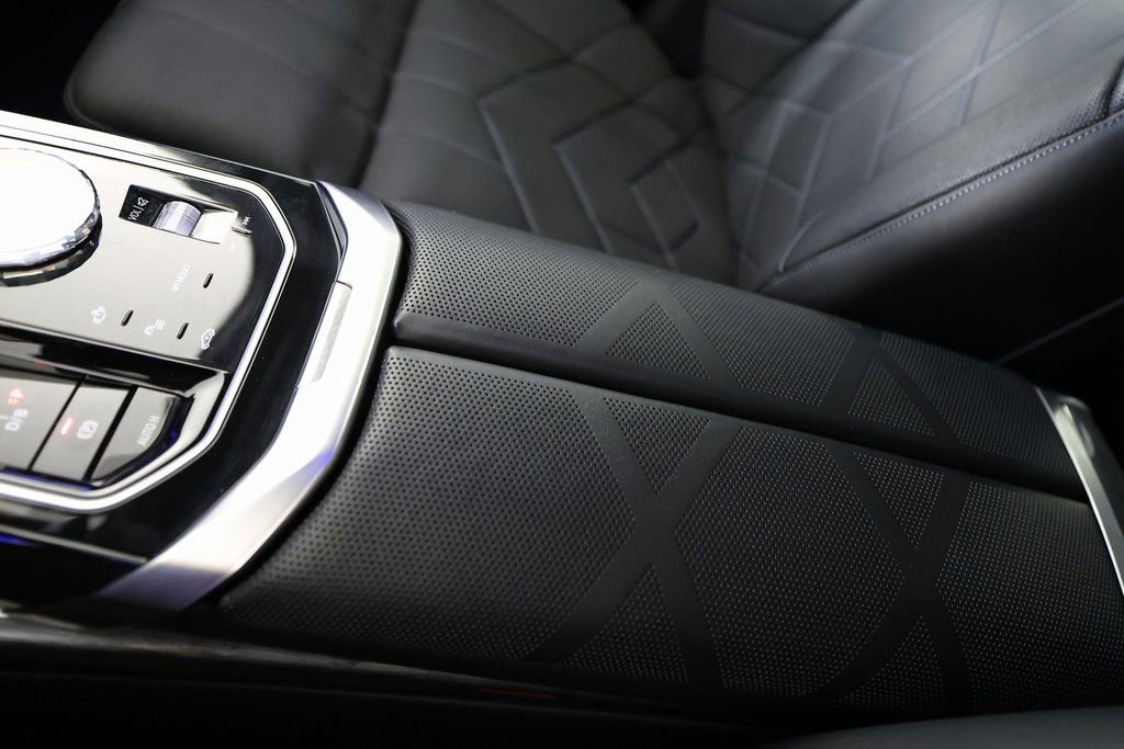 Used 2023 BMW i7 xDrive60 image 46