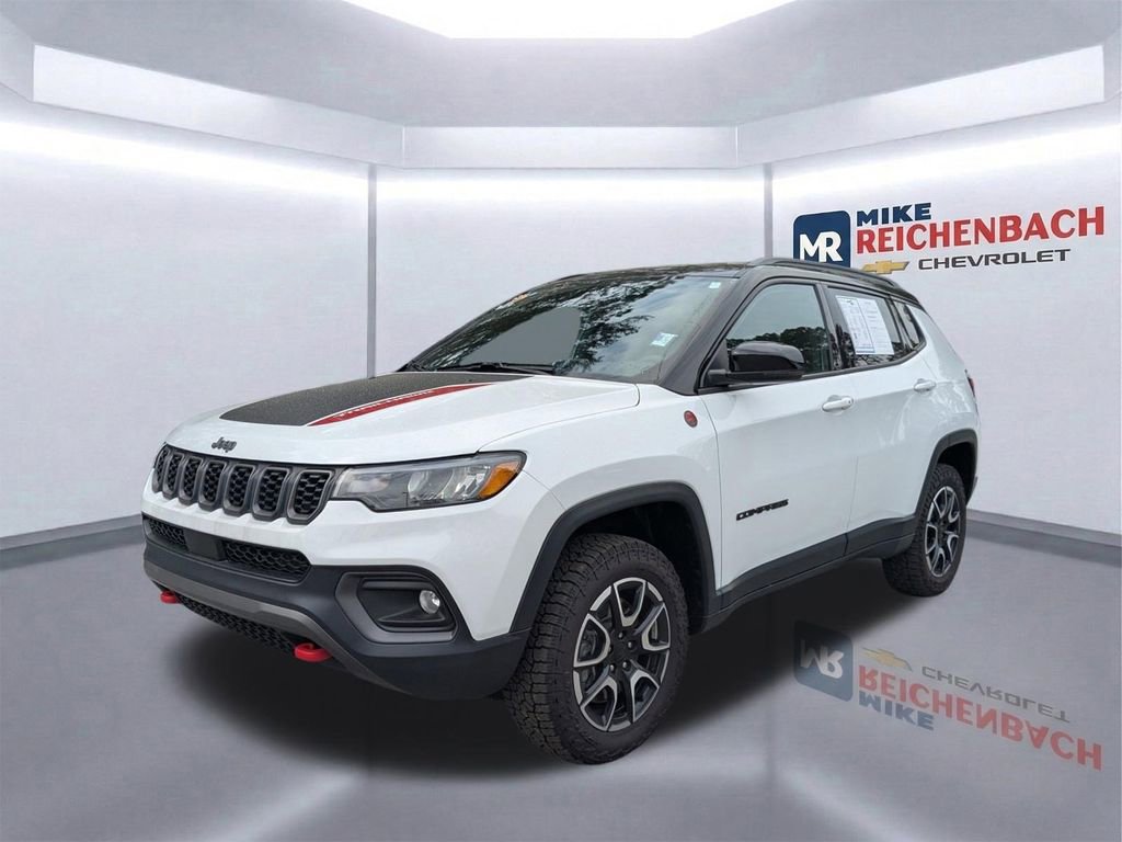 Used 2024 Jeep Compass Trailhawk image 8