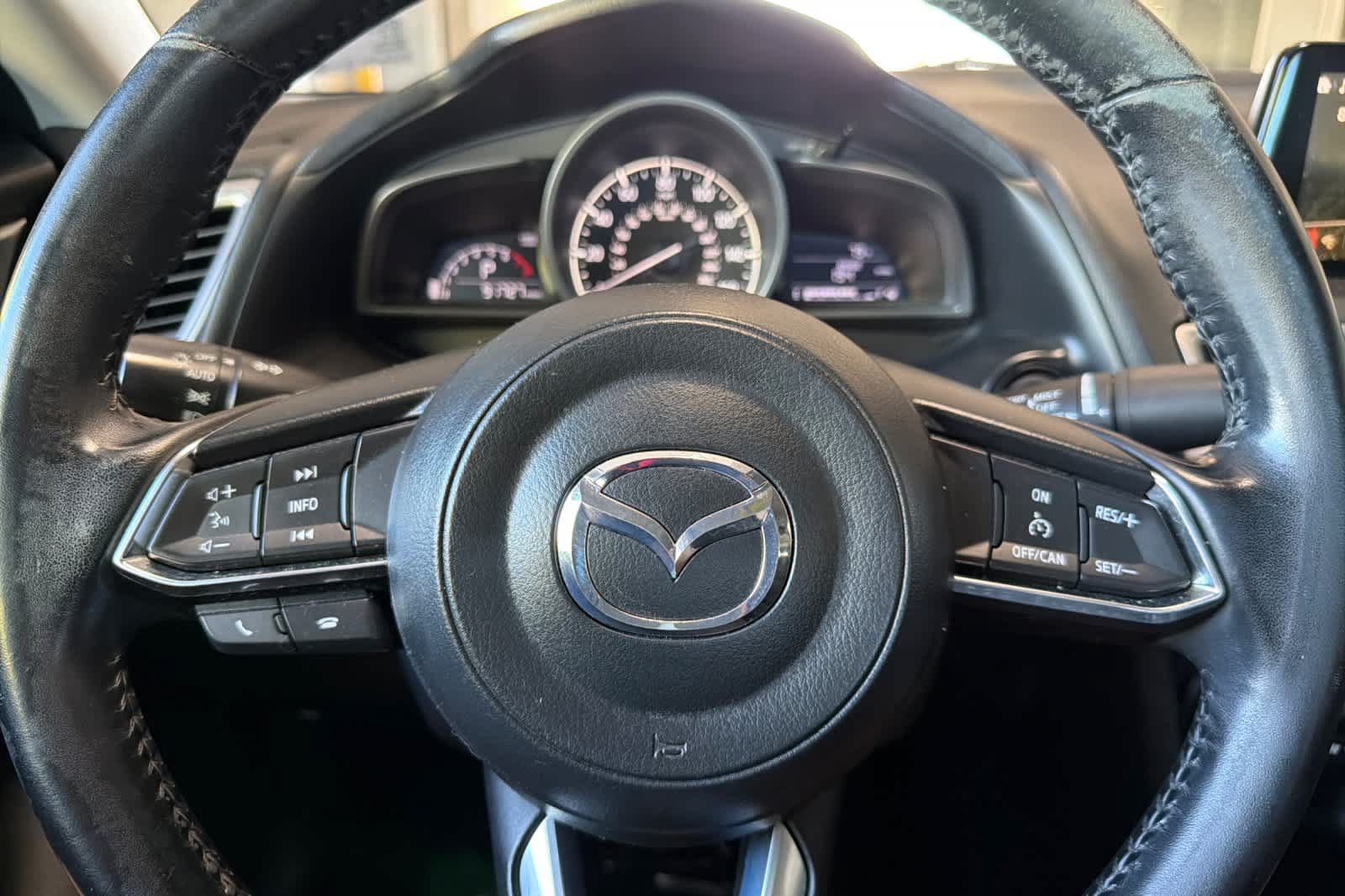 Used 2018 MAZDA MAZDA3 Touring FWD image 23