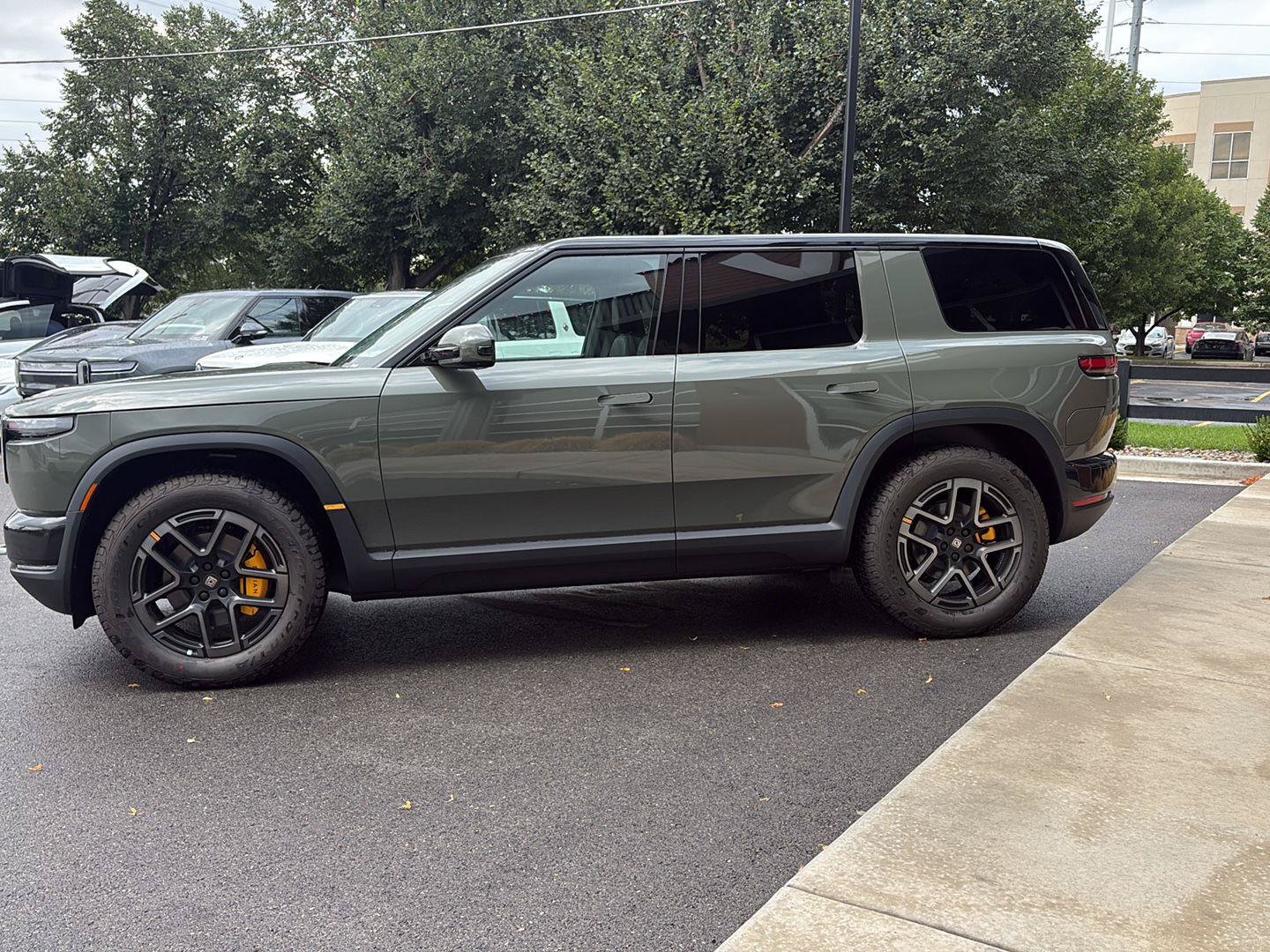 Used 2027 Rivian R2 Performance AWD/4WD image 5