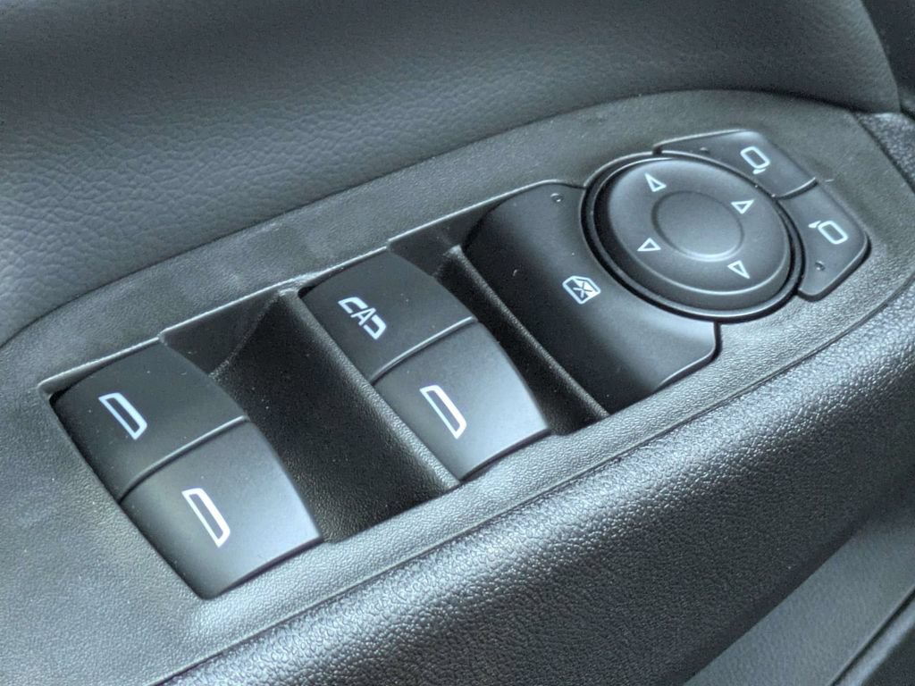Used 2024 Chevrolet Equinox LT FWD image 25