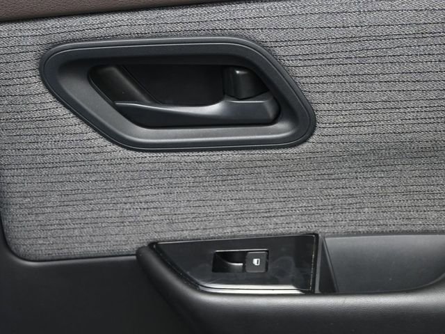Used 2023 Nissan Rogue S AWD/4WD image 30