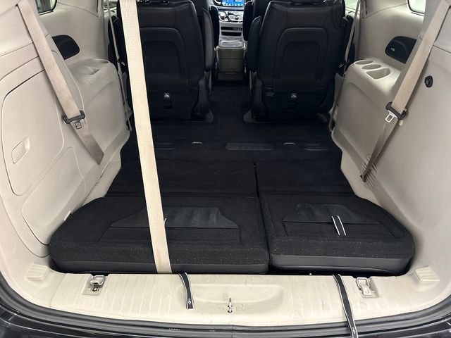 Used 2021 Chrysler Pacifica Touring-L image 25