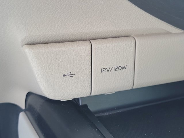 Used 2020 Toyota Camry LE image 27