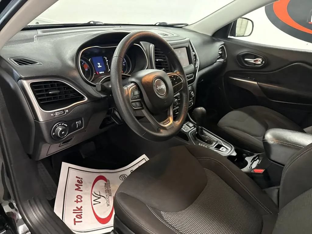 Used 2019 Jeep Cherokee Latitude w/ Popular Appearance Group FWD image 11