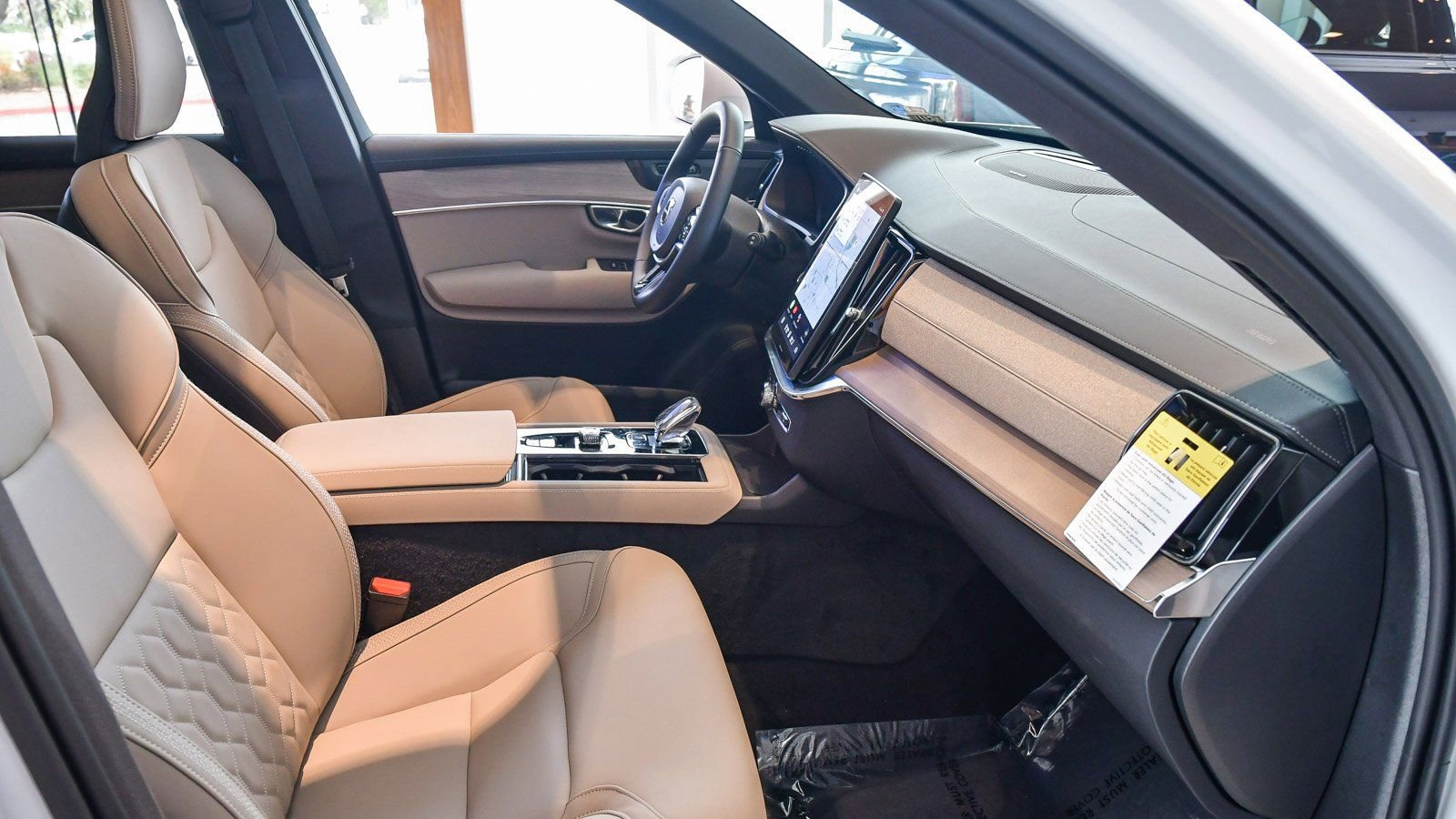 Used 2025 Volvo XC90 B5 Plus w/ Protection Package Premier image 16