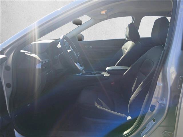 Used 2025 Nissan Altima 2.5 SV FWD image 16
