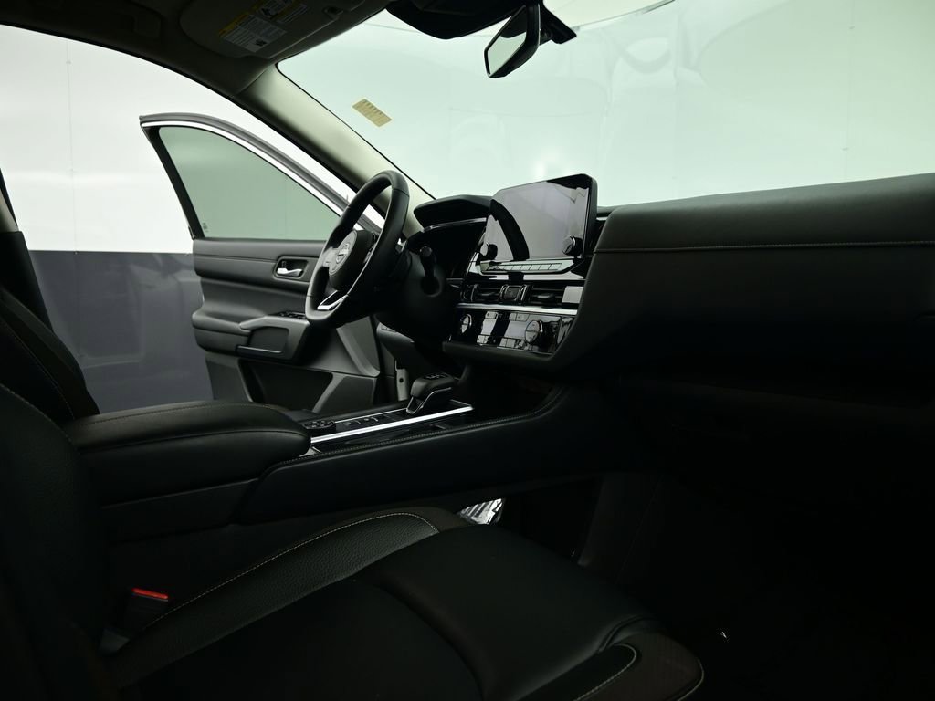 Used 2024 Nissan Pathfinder SL image 65