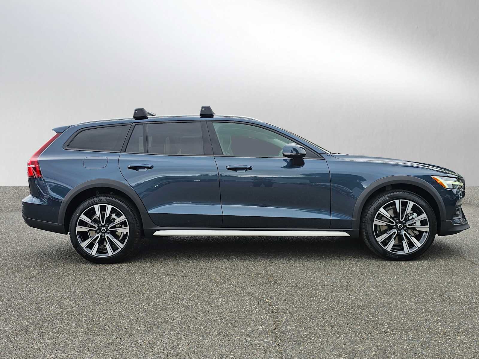 New 2026 Volvo V60 B5 Cross Country Ultra w/ Climate Package image 2