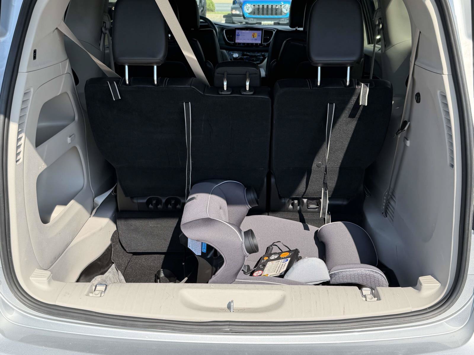 Used 2023 Chrysler Pacifica Touring-L FWD image 35