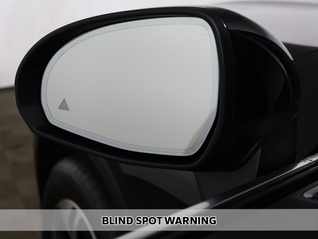 Used 2025 Mercedes-Benz GLC 350e 4MATIC image 5