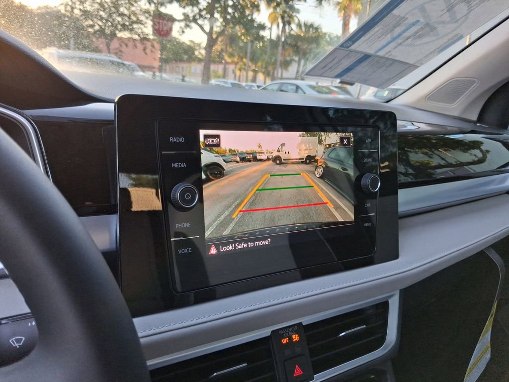 New 2026 Volkswagen Taos SE image 10